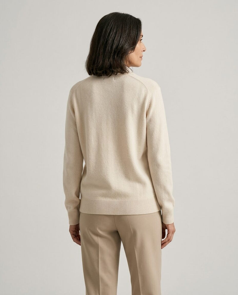 Fiorella | Maglione con Scollo a V, colore crema, indossato, vista posteriore