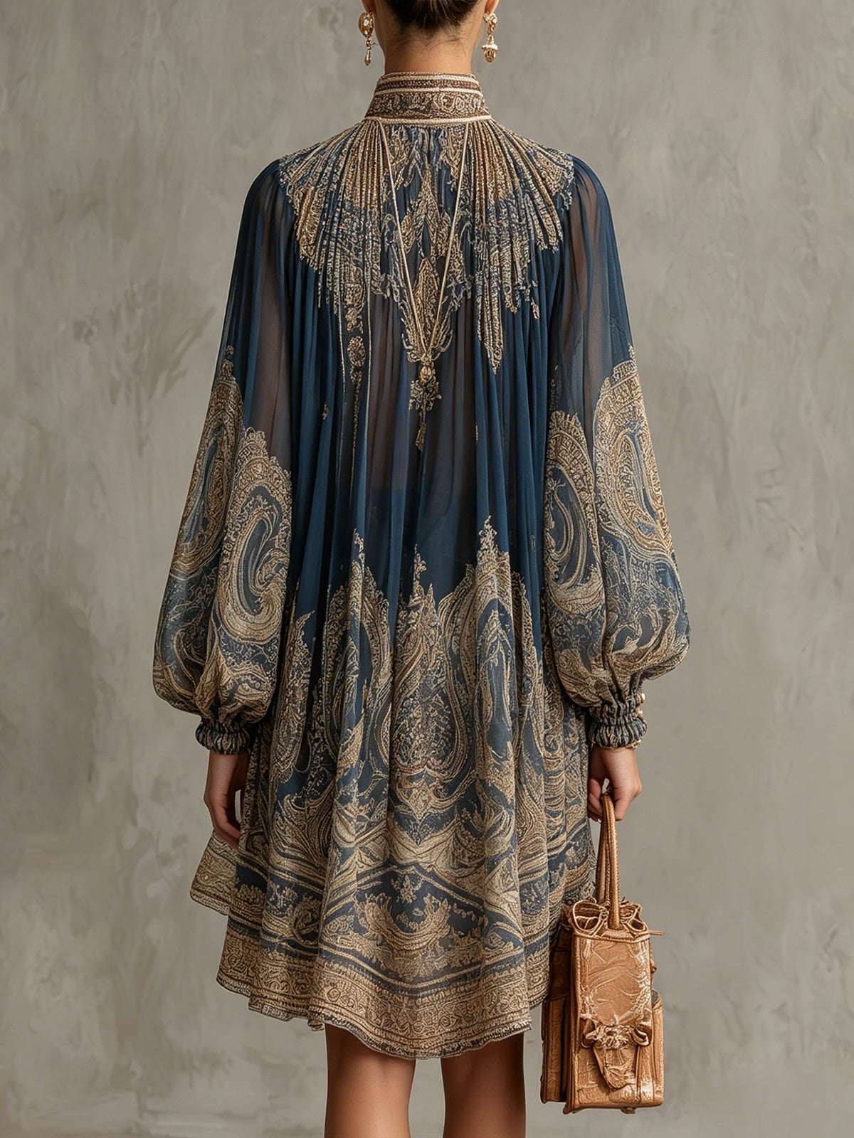 Bérénice | Robe Mini en Mousseline Asymétrique à Imprimé Baroque Bleu Marine et Col Montant
