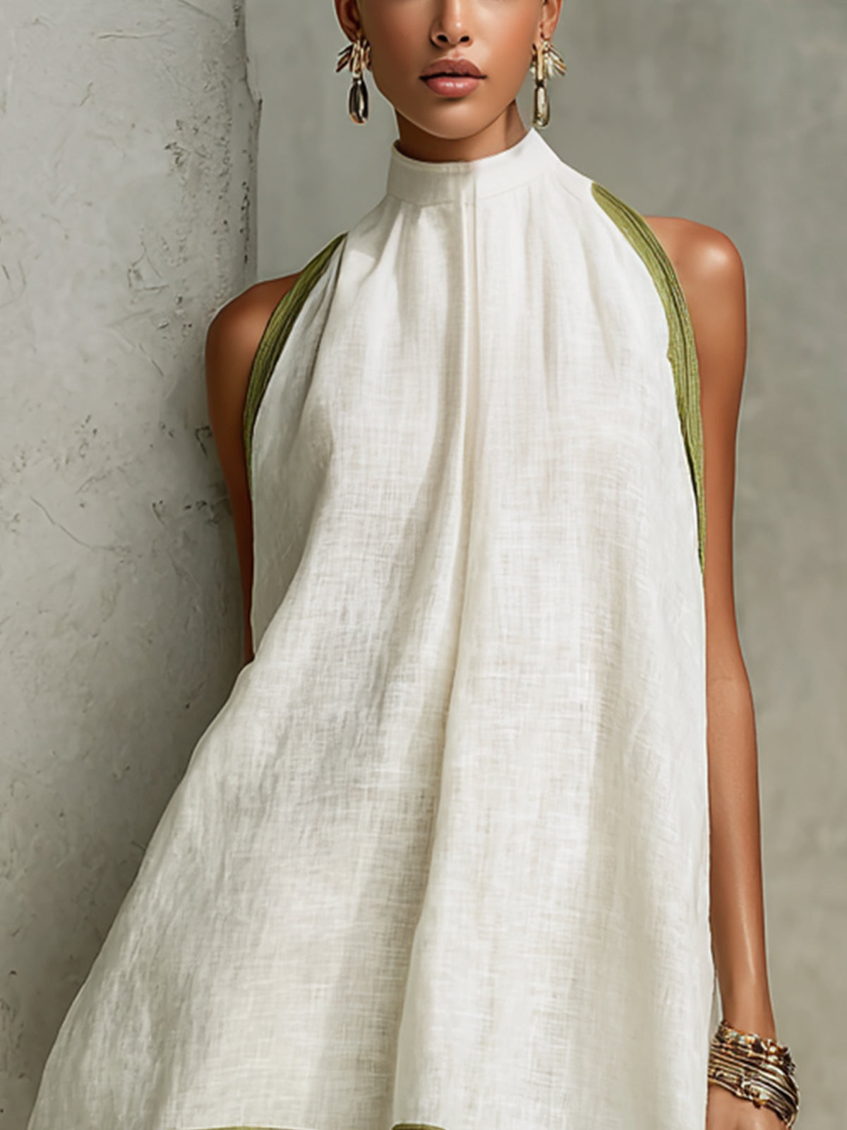 Agathe | Robe Mini Trapèze Sans Manches Blanche et Vert Olive à Fleurs